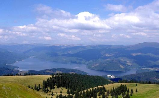 lacul Vidra lake Voineasa Romania Carpathians mountains most beautiful scenery
